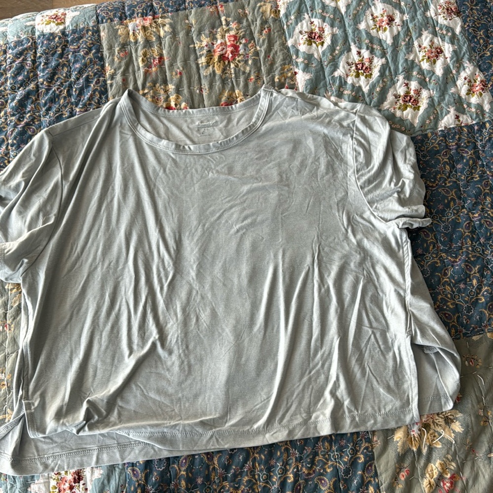 NWT old navy active cropped t-shirt